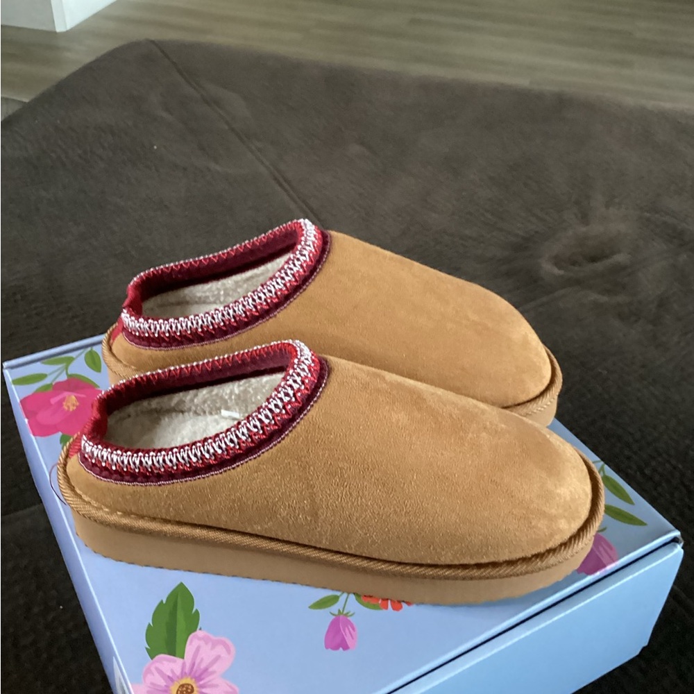 Brand New SHEIN Clogs - Picture 1 of 3